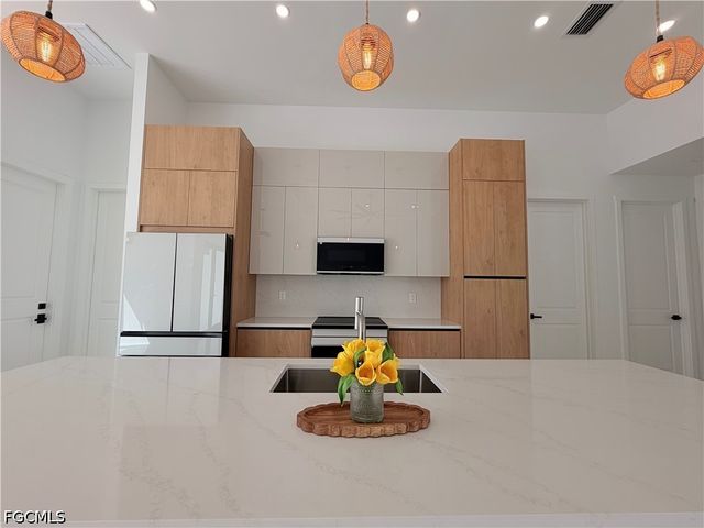 922 santa barbara BLVD N, Cape Coral, FL 33993