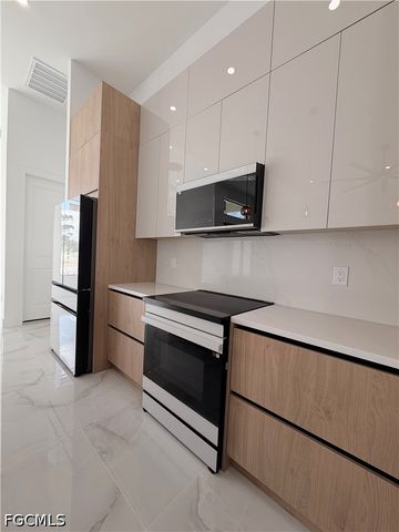 922 santa barbara BLVD N, Cape Coral, FL 33993