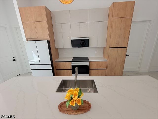 922 santa barbara BLVD N, Cape Coral, FL 33993