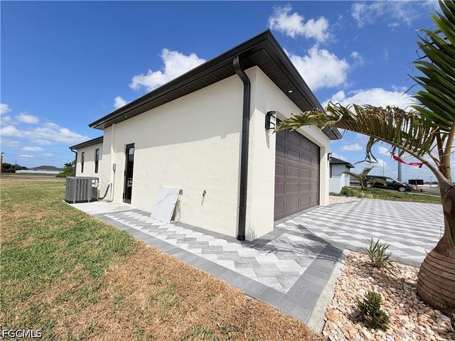 922 santa barbara BLVD N, Cape Coral, FL 33993