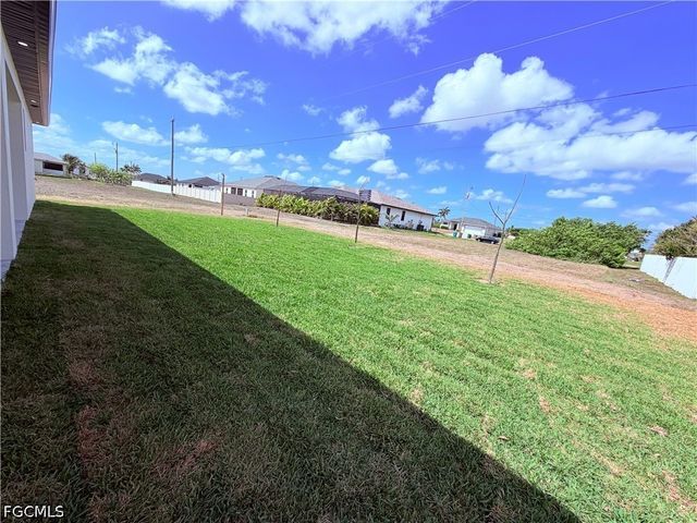 922 santa barbara BLVD N, Cape Coral, FL 33993