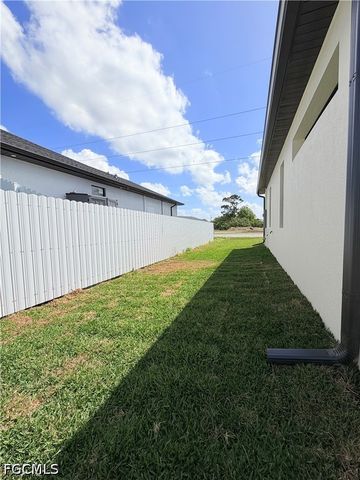 922 santa barbara BLVD N, Cape Coral, FL 33993