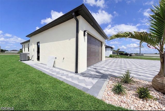 922 santa barbara BLVD N, Cape Coral, FL 33993