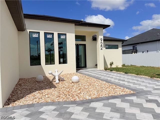 922 santa barbara BLVD N, Cape Coral, FL 33993