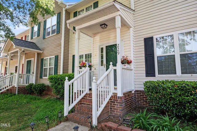 229 Commons Drive, Holly Springs, NC 27540