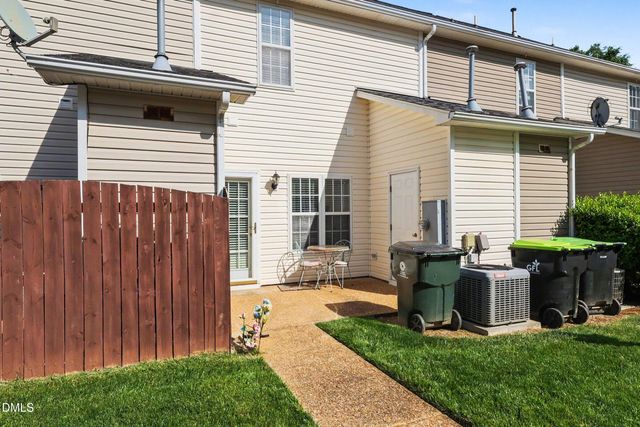 229 Commons Drive, Holly Springs, NC 27540