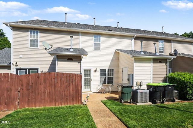 229 Commons Drive, Holly Springs, NC 27540
