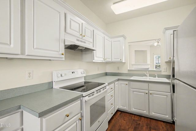229 Commons Drive, Holly Springs, NC 27540
