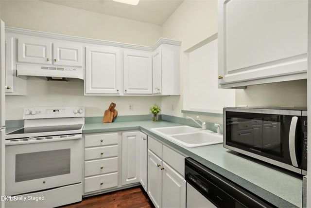 229 Commons Drive, Holly Springs, NC 27540