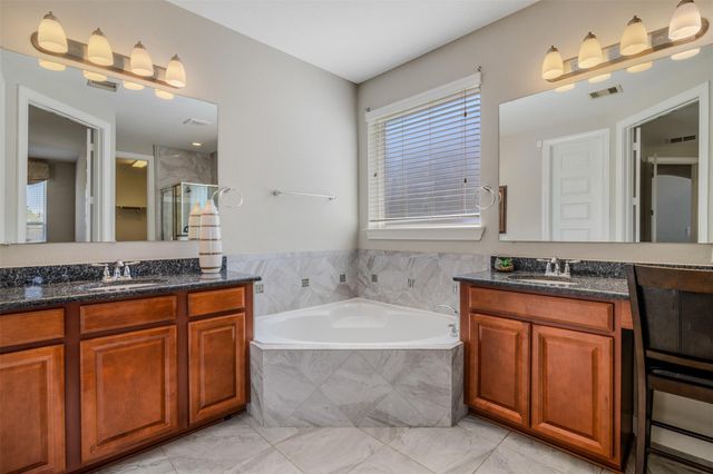 2304 Dolan Falls Lane, Pearland, TX 77089