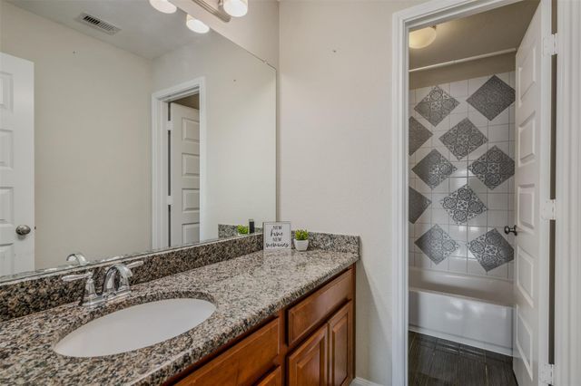 2304 Dolan Falls Lane, Pearland, TX 77089