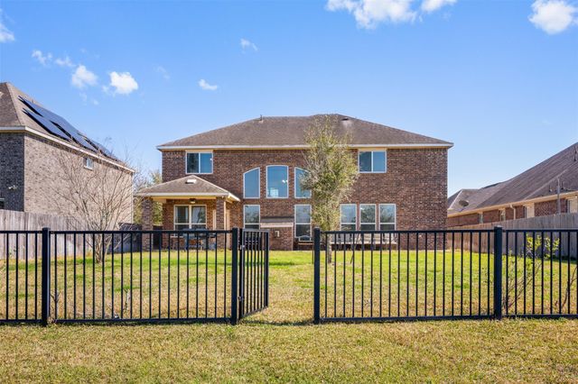 2304 Dolan Falls Lane, Pearland, TX 77089