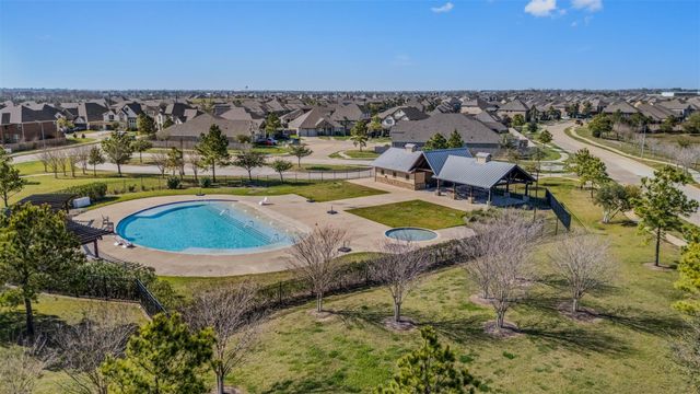 2304 Dolan Falls Lane, Pearland, TX 77089