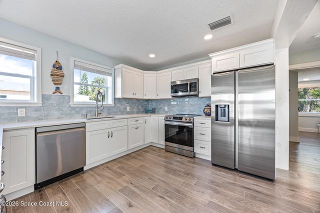 25 Vip Island A, Grant, FL 32949