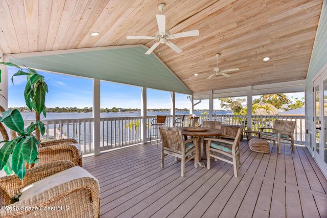 25 Vip Island A, Grant, FL 32949
