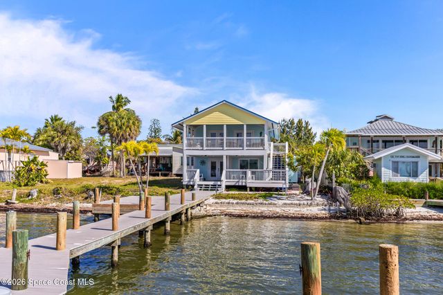 25 Vip Island A, Grant, FL 32949