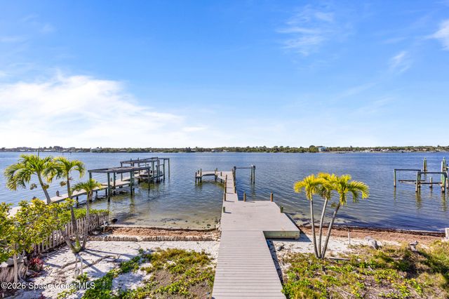 25 Vip Island A, Grant, FL 32949