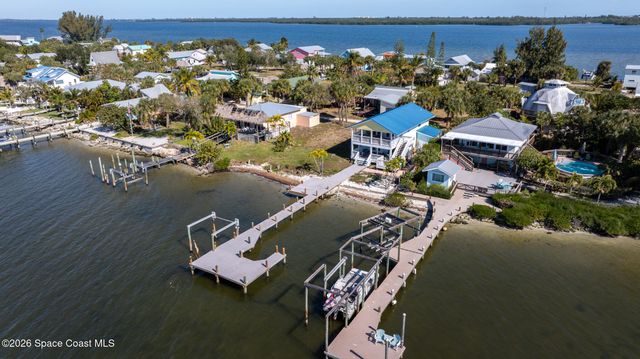 25 Vip Island A, Grant, FL 32949