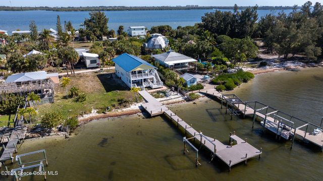 25 Vip Island A, Grant, FL 32949