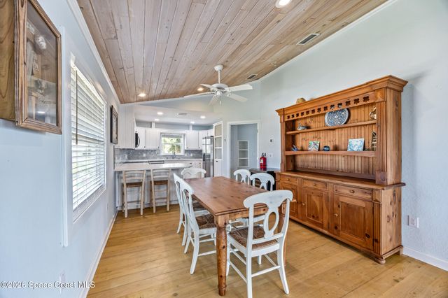 25 Vip Island A, Grant, FL 32949