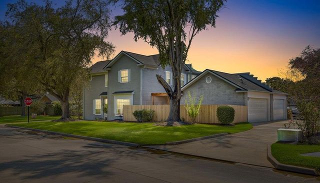 1227 Saxony Lane, Nassau Bay, TX 77058