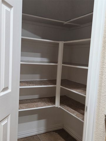 965 Tara Drive, Burleson, TX 76028