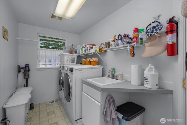 280 E Ann Arbor Drive, Shelton, WA 98584