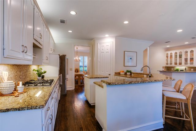 5830 Meaders Lane, Dallas, TX 75230