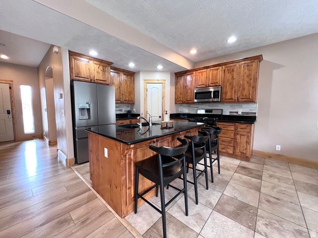 1918 W WOODVIEW DR, Lehi, UT 84048