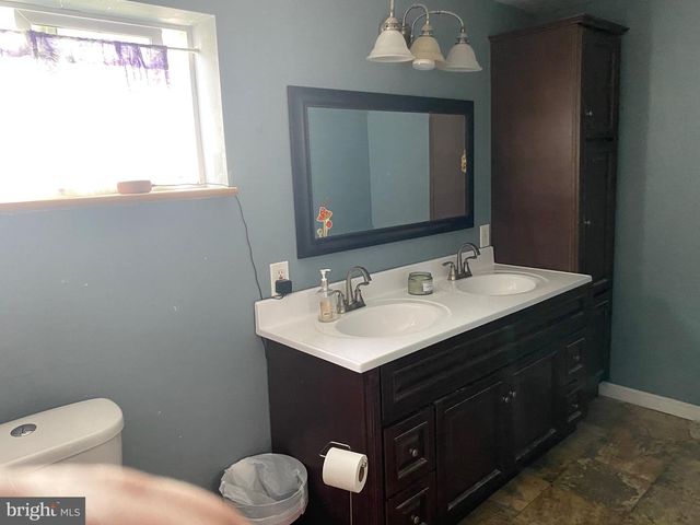 334 ARNOT ST, Saint Clair, PA 17970