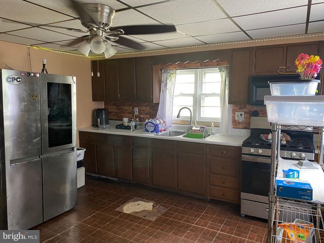 334 ARNOT ST, Saint Clair, PA 17970