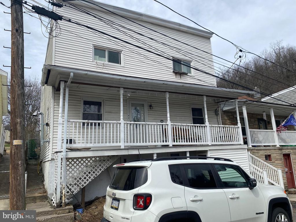 334 ARNOT ST, Saint Clair, PA 17970