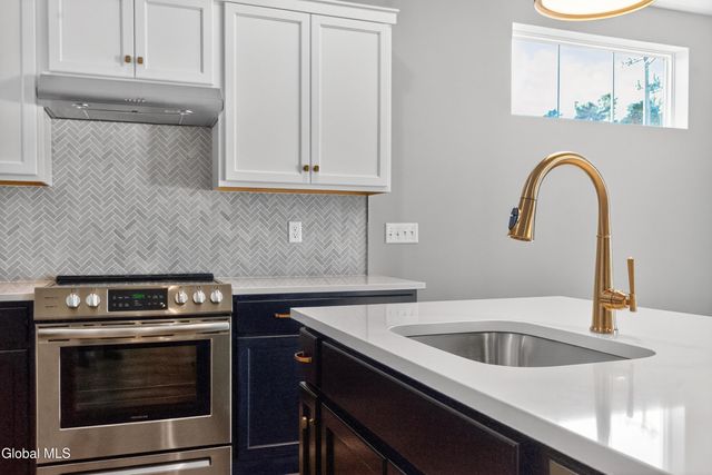 1B Cloverleaf Court, East Greenbush, NY 12144