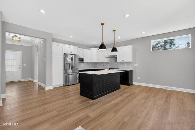 1B Cloverleaf Court, East Greenbush, NY 12144