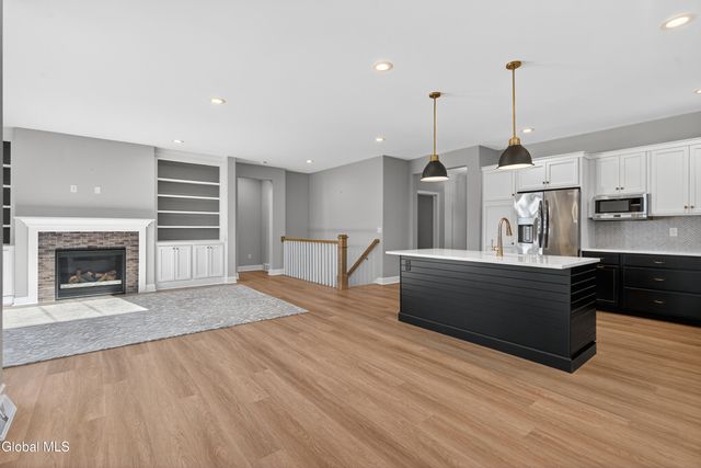 1B Cloverleaf Court, East Greenbush, NY 12144