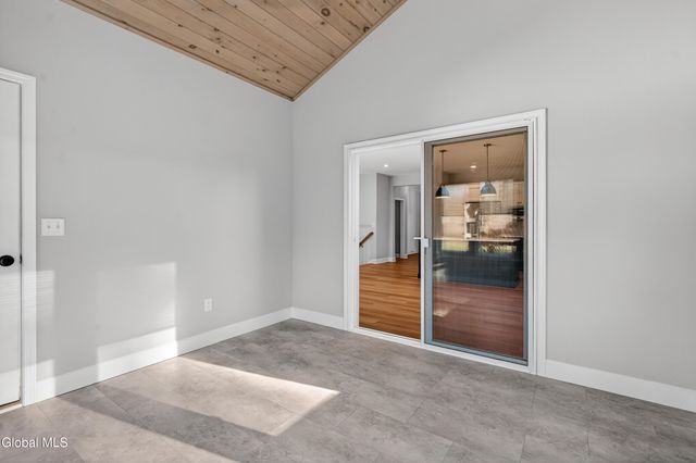 1B Cloverleaf Court, East Greenbush, NY 12144