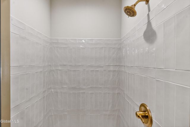 1B Cloverleaf Court, East Greenbush, NY 12144