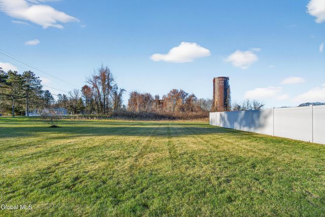 1B Cloverleaf Court, East Greenbush, NY 12144