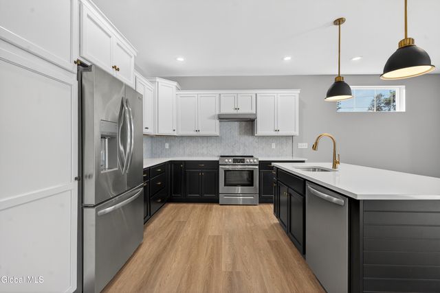 1B Cloverleaf Court, East Greenbush, NY 12144