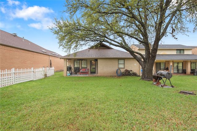 2900 Broadmoor Drive, Bryan, TX 77802