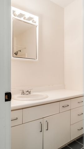 71 Princeton St 114, Chelmsford, MA 01863