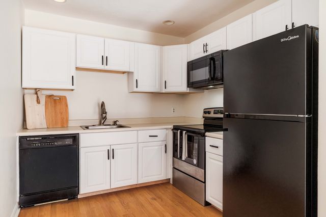 71 Princeton St 114, Chelmsford, MA 01863