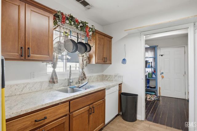 211 Eureka Street, Bakersfield, CA 93305