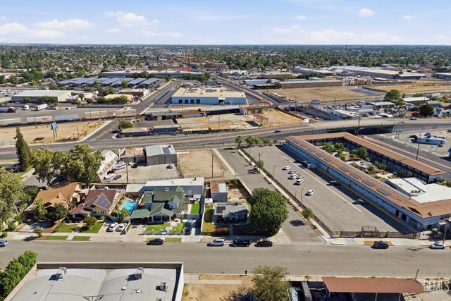 211 Eureka Street, Bakersfield, CA 93305
