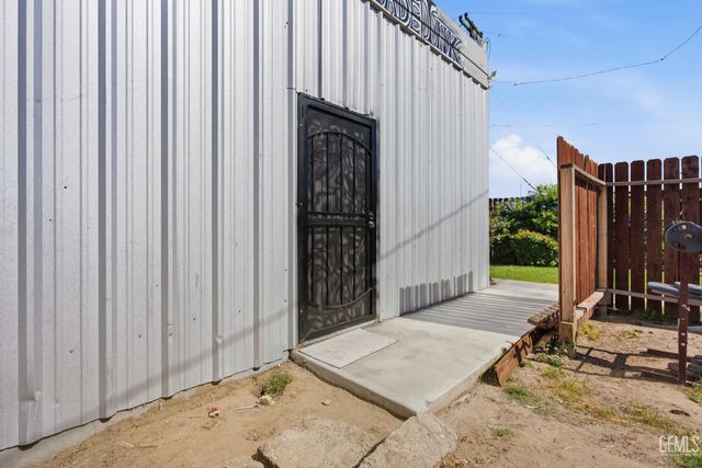211 Eureka Street, Bakersfield, CA 93305