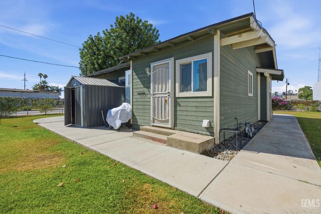 211 Eureka Street, Bakersfield, CA 93305