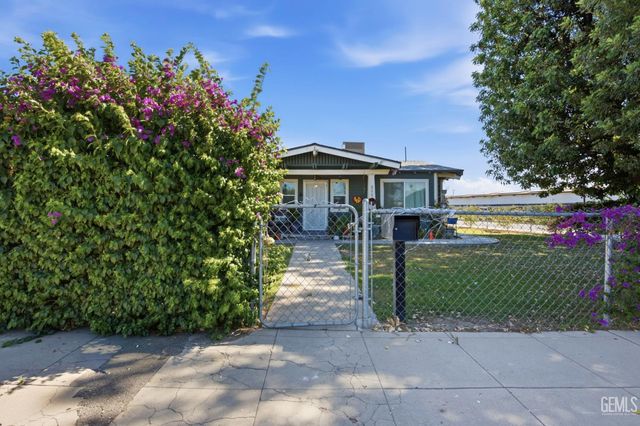 211 Eureka Street, Bakersfield, CA 93305