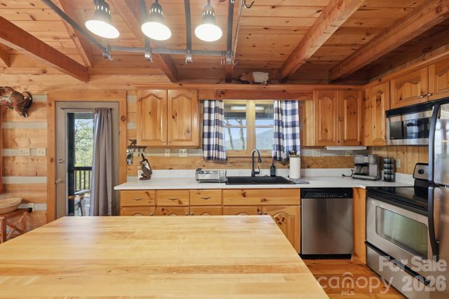 165 Little Boulder Lane, Seven Devils, NC 28604
