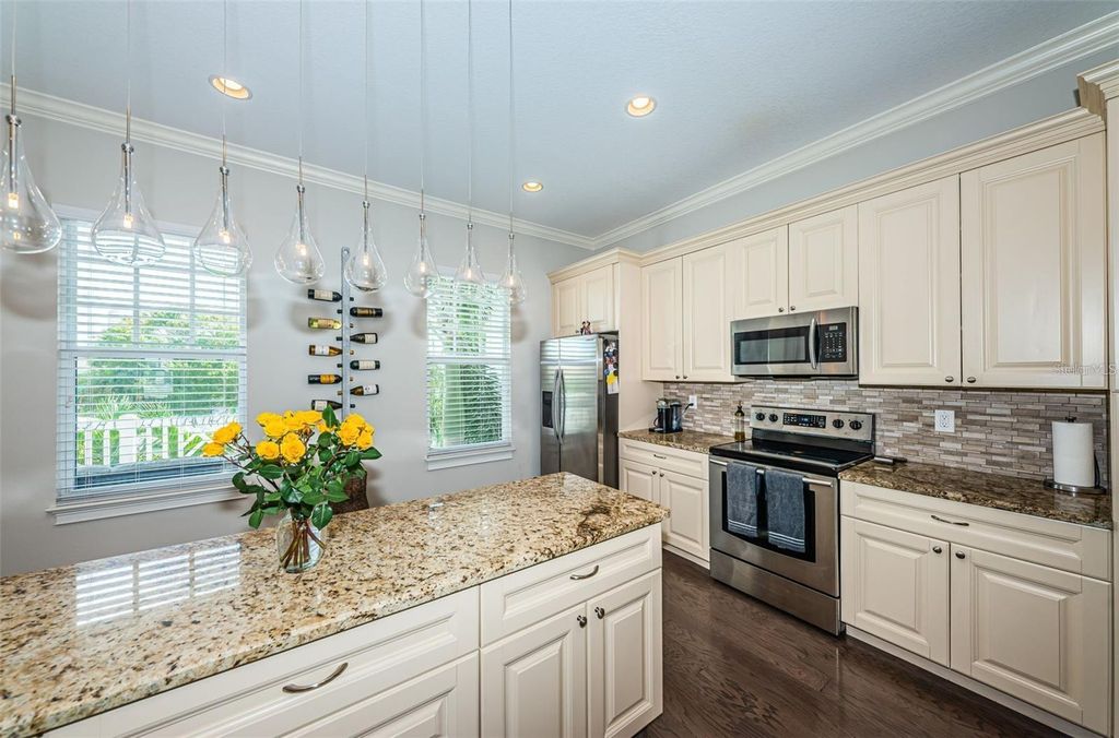 Image 14 of property listing at 7004 GREVILLA AVENUE S, South Pasadena, FL 33707