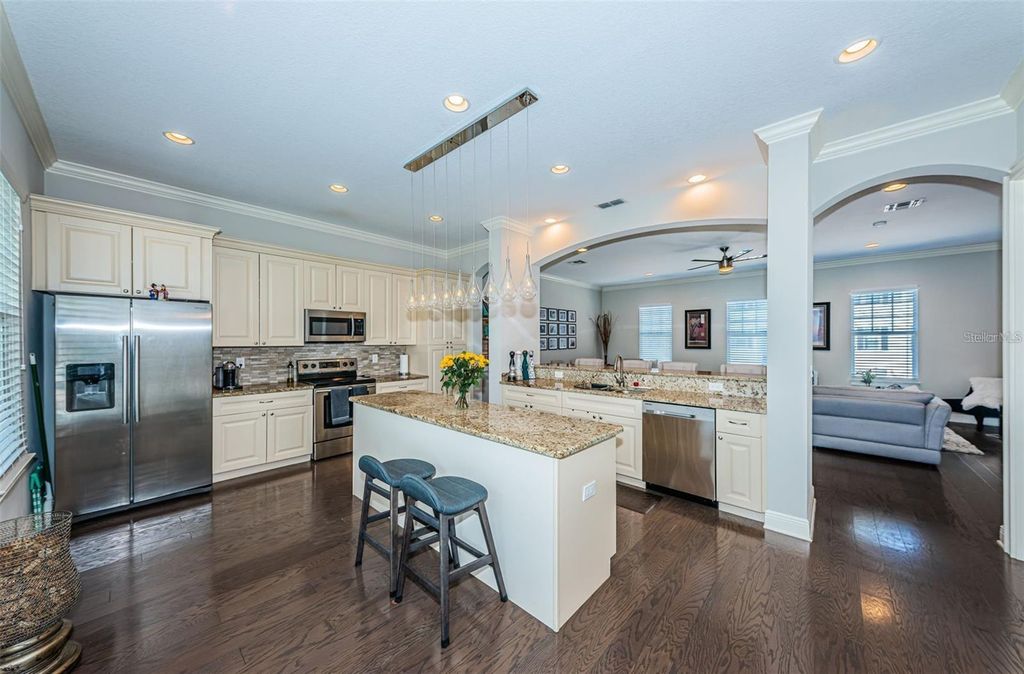 Image 17 of property listing at 7004 GREVILLA AVENUE S, South Pasadena, FL 33707